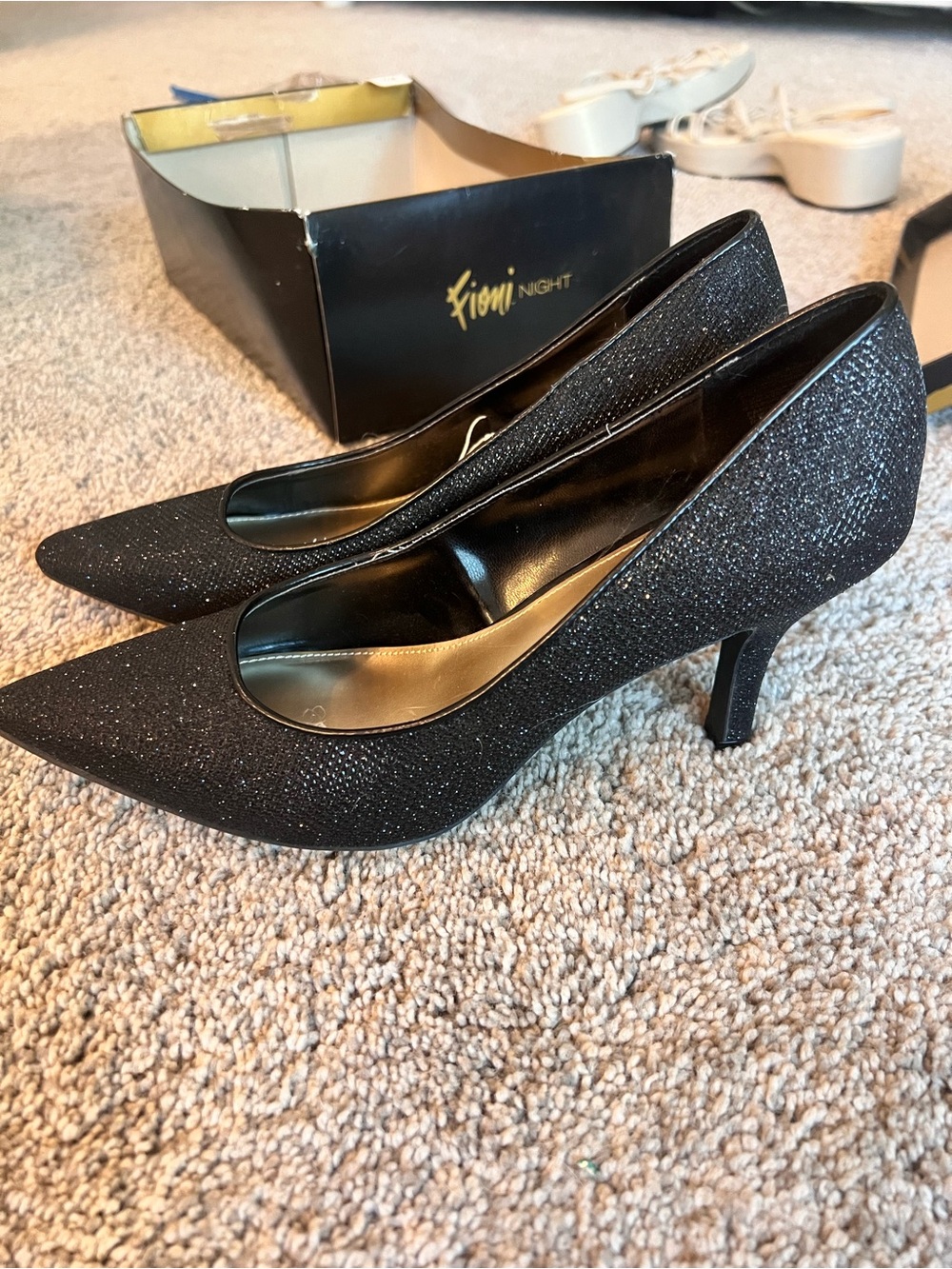 FIONI Clothing Black Sparkle Pointed-Toe Kitten Heels